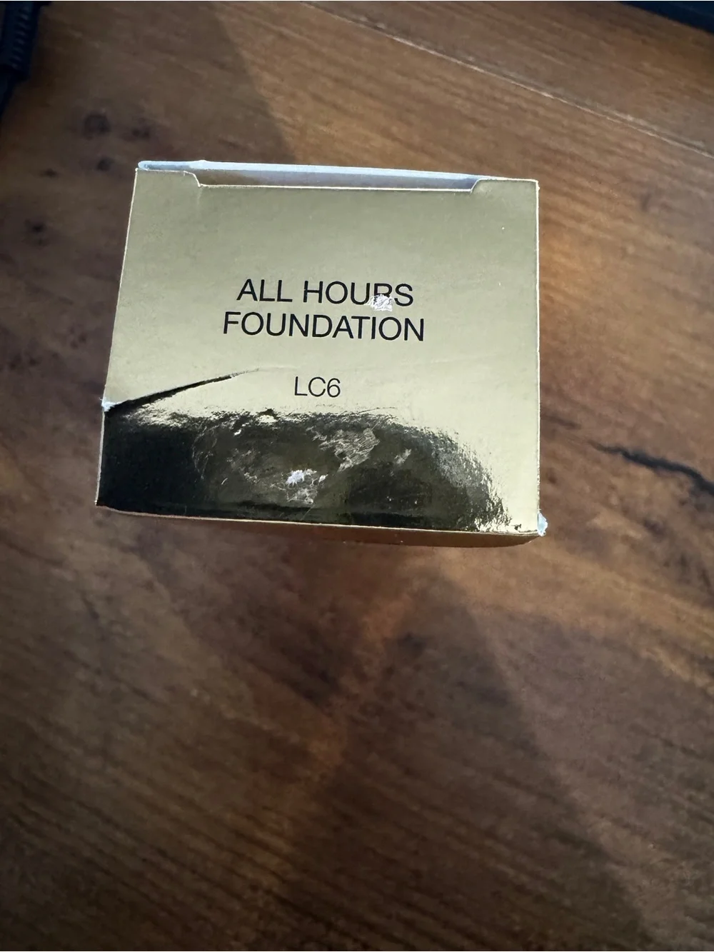 Yves Saint Laurent All Hours Foundation in LC6, BNIB!